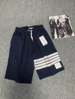 Thom Browne Tb夏季四条纹沙滩裤 tb在玩料子上真的很有一手.这两个颜色也是今年唯一.全部定做20天.这款开发了差不多两个月 极其难搞 定制还原贵柜