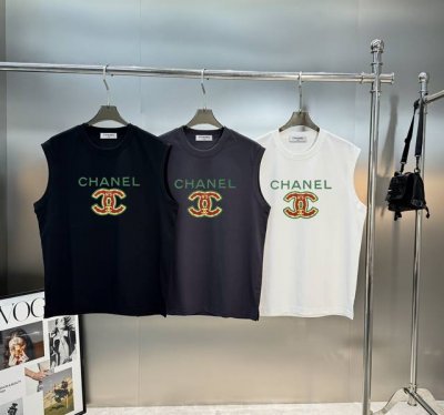 chanel*25S夏季新款冰棉背心胸口烫画设计.以标志性的双C造型做为特色，成就2025最火最潮的Icon..优选240G冰棉布料.手感柔软细腻上身舒适透气.