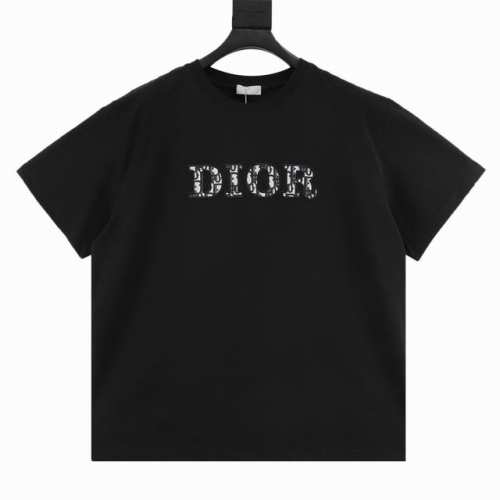 Dior 迪奥 老花字母刺绣短袖T恤 简约而不失精炼风范的Os短T.Oblique拼接设计缔造现代潮流造型 针织棉质面料,运用先进的针织微密型器械制作保证了产品