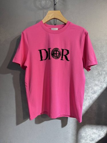 dior 迪奥 25Ss新款春夏短袖 最高版本客供定制纯棉面料 简单时尚款，配色超级好看！经典Logo的设计 简单大方的款式！满满的高级感，四季可穿。简欧风格，