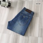 p250 阿玛尼 2025春夏爆款 尺码：29-40 介绍：高端牛仔裤 顶级设计 高品质五金辅料 进口面料 弹力舒适 质量保证，