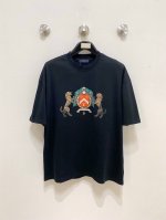 louisvuitton 路易威登 2025Ss早春新品 休闲圆领短袖T恤，立体感Logo微廓形半袖T恤，甄选高支长绒棉，手感面糯有骨感，柔而有韧性。液氨工艺处
