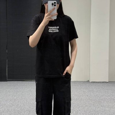 Bbr 短袖 胸前字母伦敦刺绣 上身展示 模特试穿 Xxs 码 身高 162Cm 47Kg 合身