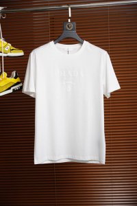 普拉达-25春夏新品数码印花标识短袖T恤 正面胸前饰有品牌拼色标识短袖T恤 彰显品牌的独有设计 定制80支双股丝光棉面料 黑色 白色 M Xxxl