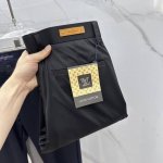 LV*路易威登 2025春夏新品休闲裤西裤，官网同步发售，裤身工艺设计，进口客供辅料、面料定制，代工厂p出品免检！每个细节做到极致，原版五金配件，潮范十足、上身