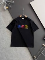 gucc* 2025最新款短袖T恤，独家260克重磅打造、休闲时尚的尚佳之选。定制高支80支双股纯棉密柔面料、亲肤性极佳。尺码：S- Xxl 微宽松版型