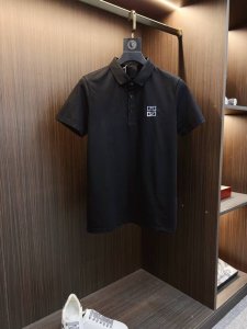 纪梵希 2025 polo衫短袖T恤 采用進囗高回弹优质面料 质地舒爽 吸汗透气 速干降温 持续冰凉 四面弹力 上身舒适有型 穿着不拘束不紧绷 多色可选 高级百