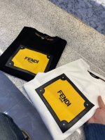 Fd芬迪..25 Ss新品春夏首发专柜 最新款短袖圆领T恤高端订制 设计前卫时尚！品牌Logo重工艺设计高端定制欧棉180克面料手感柔软.穿着舒适.专柜级别精致