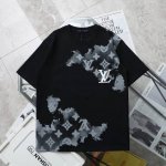 上新 纯原臻品 顶级复刻 Louis Vuitton 路易威登Lv 新款泼墨印花休闲短袖T恤 款号: 326 颜色：黑色 白色 购入原版开模打造，全套定制辅料，