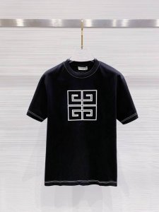 纪梵希 2025早春新款男女同款短袖T恤，！定制专属纯棉面料，定制原版工艺螺纹，胸前重工字母Logo工艺设计！简约大方，从容百搭，档次极高，完美融入时尚还有风情