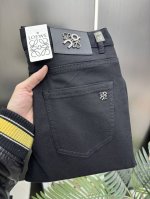 p200 罗意威 春夏最新品牛仔裤出入专卖店无压力 专柜热销款 品味与价值共享 身穿着非常舒适 低调不失奢华 穿出去非常有档次,裤型款式和裁剪亦无需多言 上身精