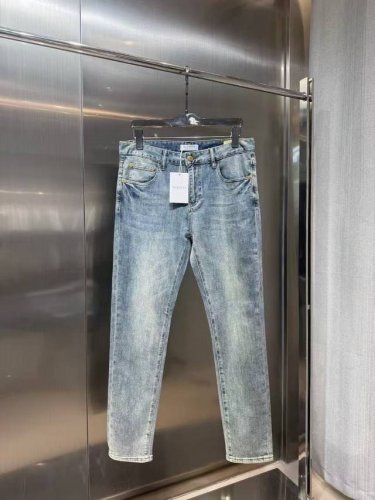 华伦天奴 原单牛仔裤 2025新品，原版牛仔裤 原版重工打造，品牌经典Logo设计，三标齐全！原版五金辅料。专柜定制牛仔面料，完全对版专柜，欢迎专柜试穿后再购买