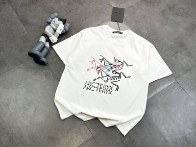 潮牌Arcteryx 始祖鸟两色夏季字母大Logo错位重叠印花短袖！纯棉男女同款T恤上衣 前胸印花Logo字母，后幅印花始祖鸟Logo！胸前以及后背不开裂不脱胶