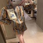 上新 Bur 巴宝莉 王牌尖货镇店之宝格纹刺绣套装 你们心心念的套装来了，秋冬款火热上线了，套装重磅来袭，秒杀市面上一切版本！ 不要拿其他家和我们家对比 只能说