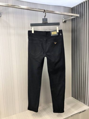 armani 阿玛尼 2025春夏最新推出男士牛仔裤新品！重工水洗牛仔面料，定制面料和一般牛仔布料比起来，更加柔软舒适！超重工洗水工艺 双工艺洗水 整条裤子，手