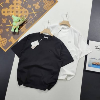 尺码S-Xl经典爆款 25Ss夏季新品Dior 迪奥 经典胸口Cd刺绣小标休闲圆领短袖T恤 男女同款 购入原版开模打造，全套定制辅料，细节决定成败。 迪奥 全称