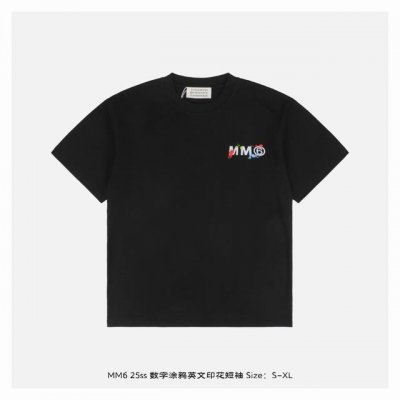 maison Margiela 马吉拉 25Ss 数字涂鸦英文印花短袖 面料采用230克重精梳棉 定制32支1*1螺纹 成衣两遍水洗处理 面料舒适亲肤无异感 定
