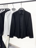 新品 Pra25Ss春夏新款白色棉府绸时尚翻领衬衣，男士经典三角标贴布商务休闲长袖衬衫！贸易公司渠道稀出，同步官网发售！在时尚与经典的交汇点上，P家以其独特的视
