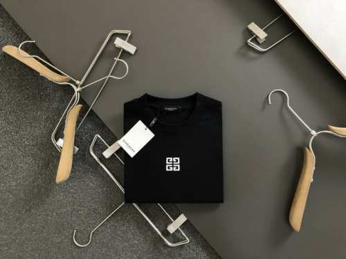 giv*合身版型S-Xl 25早春最新刺绣前后幅对应Logo重磅短袖，高端品质专柜原单圆领援助，顶级制作工艺进口面料，专柜款独特设计，采用进口高端订制进口丝线手