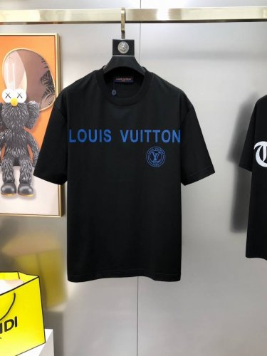 Lv 路易威登2025春夏新款原单男士圆领短袖T恤 专柜同步售卖 爆款高端品质 高版本 Os版型阔版 印胶字母Logo图案设计 定制进口双股100%纯棉面料 手