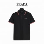 prada 普拉达 胸口袋硅胶饰条短袖polo衫 胸前经典皮标字母Logo，以及假口袋细节，典型精准的英式版型裁剪，各年龄段均可驾驭，满足任何日常生活工作场所穿