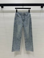 P250上新原单高端品质 Dio*2025春夏最新系列！字母Logo直筒牛仔裤！定制进口斜纹棉牛仔材质 酵素多重水洗 呈现清新浅蓝色 质感上乘 通体品牌Logo