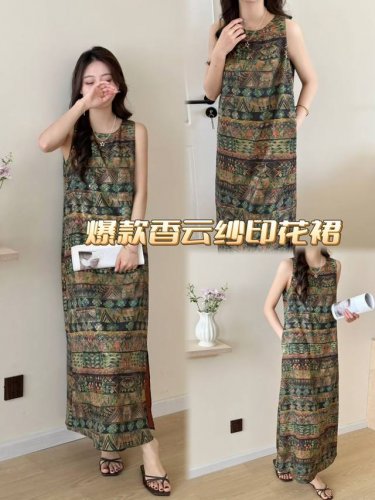 连衣裙 高级感优雅复古气质香云纱连衣裙 夏日时尚秘籍 当属这款香云纱连衣裙 无袖设计 清凉自在 独特几何图案 行走间尽是别样自带高级质感 Smlxl