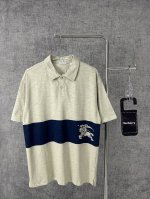 burberry 巴宝莉2025新款巴-宝-莉战马拼接短袖Polo衫男女同款 本款Polo 衫，选用平织棉质面料打造。融入丝网印花工艺呈现的对比感条纹图案，搭配