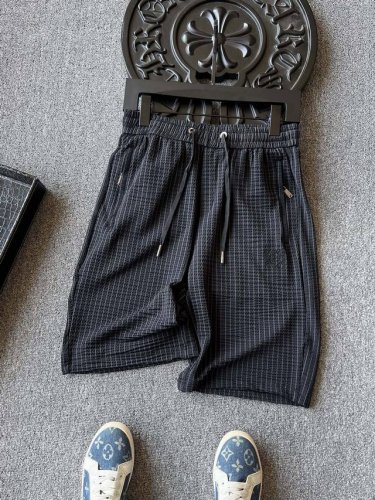专柜顶级原单 人气爆款 Loewe 罗意威专柜新品冰氧鱼骨纹短裤 恒隆在售万元级 款号 3625 罗意威家今年最新研发冰氧锦棉鱼骨纹面料 拿到手摸起来极致细腻