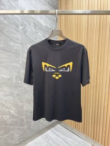 Fendi 芬迪 2025年春夏新品上新 三标齐全 丝光棉圆领短袖T恤 好货不用过多介绍 看细节 专柜码数 M-Xxxl 175 140建议L
