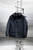 普拉达 三标齐全 冬季新款棉服加棉外套，秀场新品品相非常完美，舒适保暖，色泽饱满诱人，非常出彩的设计，轻松将时髦感进阶，做工极为考究严谨，走线工整细致！大牌设计