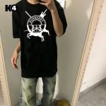 巴宝莉Burberry蜘蛛准心印花短袖百搭T恤短袖情侣款 面料：重磅双纱300G纯棉新疆长绒棉越洗越有质感穿上去不松垮不起球不掉色。 克重：绝对用料实打实300