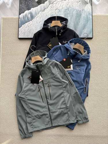 230 Arc’Teryx 始祖鸟25Ss春季新款刺绣防水透气户外连帽冲锋衣外套！ 最新科技面料，适应场景:户外运动休闲 骑车 旅行 徒步。全身技术，今年鸟家最