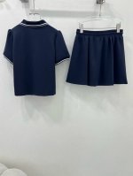 Mium*U 25春夏新款polo领拼接线条上衣高腰抽绳半裙 高版出品！学院风polo胸口对比色绣线打造立体Logo刺绣，小宽松版型藏肉显瘦，单穿叠穿无压力~~