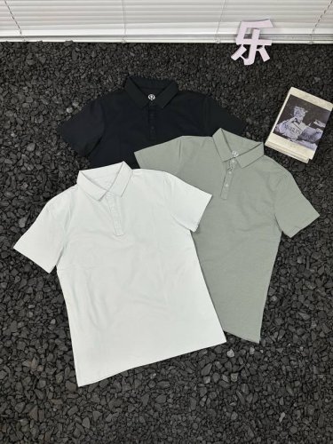 露露Lululemon纯色时尚百搭美式高街翻领百搭休闲宽松短袖Polo衫 男女同款 还在发愁找不到一件能在各种场合都脱颖而出的上衣？露露Lululemon纯色短