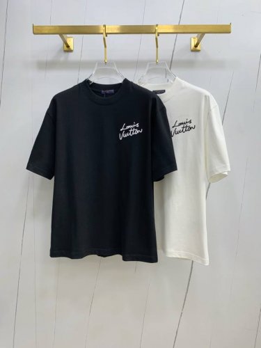 sslv纯棉最新面料经典标识图案Logo时尚简约潮流短袖，最顶级的品质专柜原单短袖，顶级制作工艺进口面料，专柜款独特设计，采用进口高端订制面料。官网在售！面料版