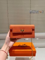 顶级原单牛皮 Hermes Kelly 斜挎最近娱乐圈出镜率最高的一款包包，H家永恒的经典. 凯莉包好随意搭配，不管怎么穿，随便一背都好看 而且一点都不挑人很显