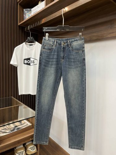 Burberry 巴宝莉 2025官网高端新品原单少数帅爆牛仔裤 百分百原单 百搭神器 今年最新流行的风格设计款式 采用进口土耳其的棉花制作成的单宁布 上身舒适
