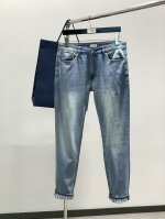 dior 迪奥，2025春季新品，官网专柜同步有售，原单狠货，时尚休闲水洗牛仔裤，超级有范儿的一款牛仔裤，定制原版水洗牛仔面料，顶级印花工艺字母图案装饰Logo
