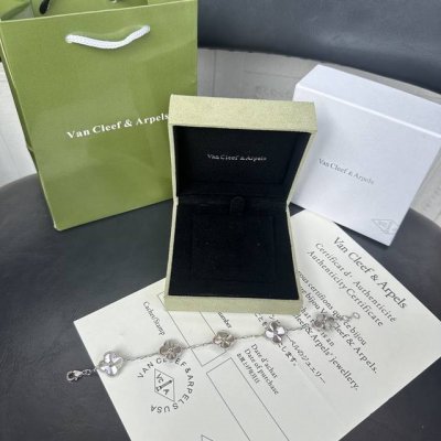 Van Cleef & Arpels 梵克雅宝 Vintage Alhambra镭射五花手链，梵克雅宝限量款镭射四叶草手链。限量款四叶草五花手链。Van Cle