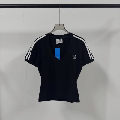 8630# 韩国专柜卖断货大爆款 Adidas 阿迪达斯 三叶草 25夏新款 绣花Logo 三道杠V领女款短袖T恤 强力推荐 店主自留款！大货大货出来啦！集美们