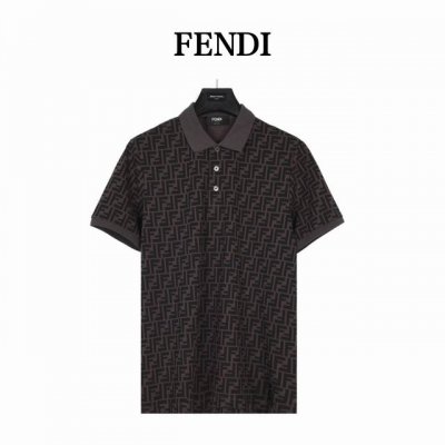 Fendi 芬迪 双F满印短袖polo衫 经典爆款系列，胸口工艺刺绣Logo图案，整体高级简单大方，面料有韧性、不起球、不易变形和缩水。有较好的透气性和吸湿效果