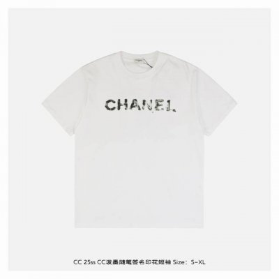 chanel 香奈儿 25Ss Cc泼墨随笔签名印花短袖 面料采用230克重精梳棉，定制32支1*1螺纹，成衣两遍水洗处理，面料舒适亲肤无异感，定制定染面料，纺