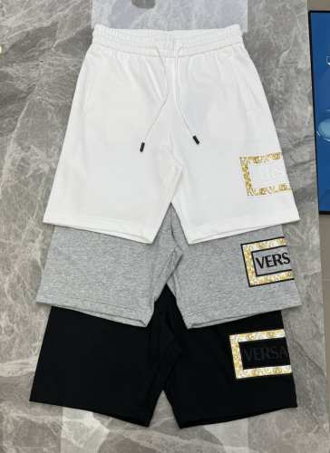 Versac*E范思-哲2025S新款五分短裤上架，男女同款.两侧无缝工艺.侧身采用3D烫画工艺，立体又时尚.经典品牌字母标识.后兜口袋设计.面料触摸手感细腻，
