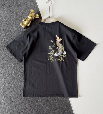 顶级版本 Evisu 福神小锦鲤印花T恤！ 25Ss夏季新品。进口机器印花，色彩鲜明，颜色正，不脱落，不开胶，采用进口颜料，无甲醛，无异味，领口订制织带包边包条