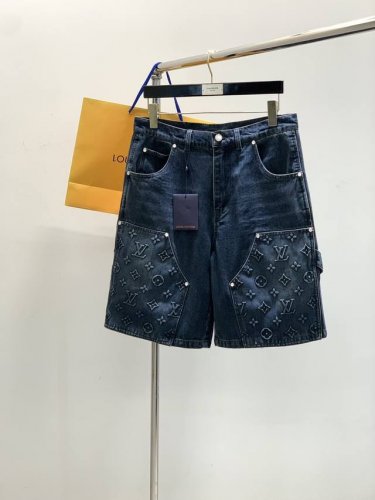 Louisvuitton 路易威登 2025夏季新款 专柜同步有售 原单狠货 水洗休闲牛仔短裤 进口原版水洗弹力面料 舒适有弹性 顶级浮雕工艺字母图案Logo