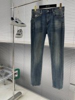 prad 25早春新款休闲牛仔裤系列 开模定制五金配件，直筒裤脚、面料舒适柔软亲肤，挺括有型、不易起皱，口袋经典三角标Logo装饰、百搭时尚，上身版型好！ 码数