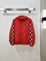 Gucci 古奇 2025Fw早春新品 防水夹克连帽外套 贸易公司渠道稀出 原厂代工出品 该款夹克外层超柔聚酯纤维防风防水 功能与时尚型兼具 100%聚酯纤维成