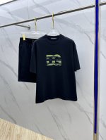 dg*杜嘉班纳 2025春夏最新款套装，男女款 贸易公司渠道稀出，同步官网发售！基本每一季都会有它的背影所在，期待着所有潮男潮女们的演绎！此款选用客供顶级纯棉洗