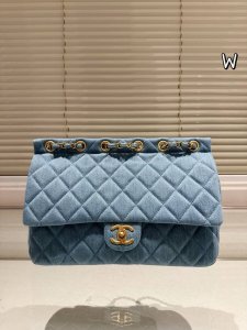原版布 Chanel 链条腋下包 上身满满的惊喜 高级慵懒又随性 彻底心动的一只 Size： 30 20Cm